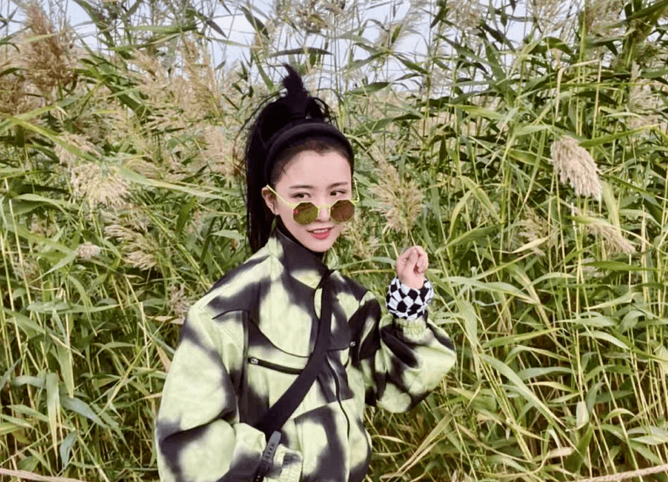 角色|《扫黑风暴》里面的麦佳，剧中恋爱脑，剧外是90后实力小花