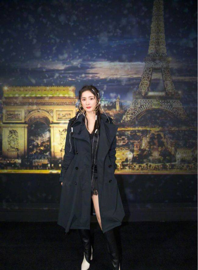 黑色|杨幂清爽风穿搭真是绝了！短款内搭秀小蛮腰，长款外套增加气场