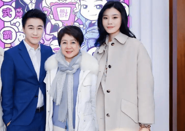 何鸿|从超模到赌王长孙之母的奚梦瑶，官宣怀二胎，要效仿婆婆了吗？