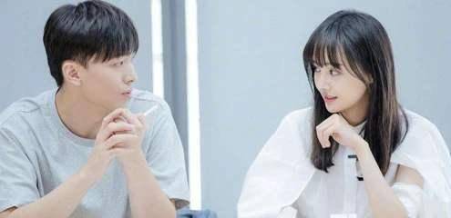 马尾|郑爽分手美回楚雨荨，扎斜马尾戴“六角帽”，张恒衣服被她便宜卖