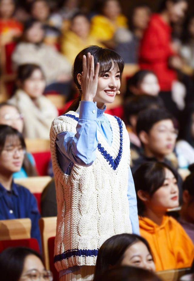 仙女|郑爽穿丝绒裙COS安娜公主,不闭眼吹的话,她还是更适合走仙女风