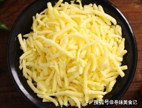 做法|孩子想吃披萨，点外卖太贵，在家不用烤箱就能做，味美实惠料又足