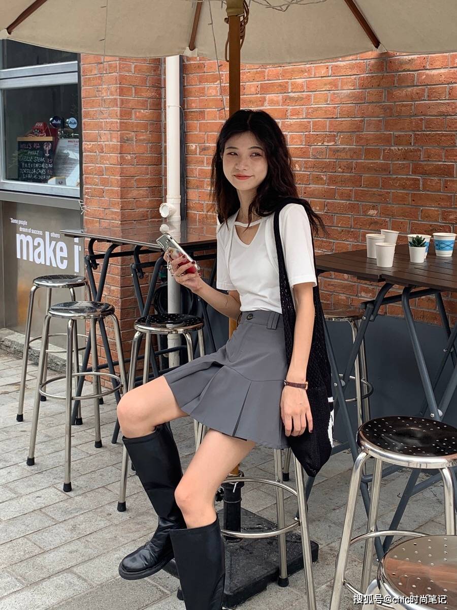 一身|短裙和马丁靴真的是当之无愧的A+搭档
