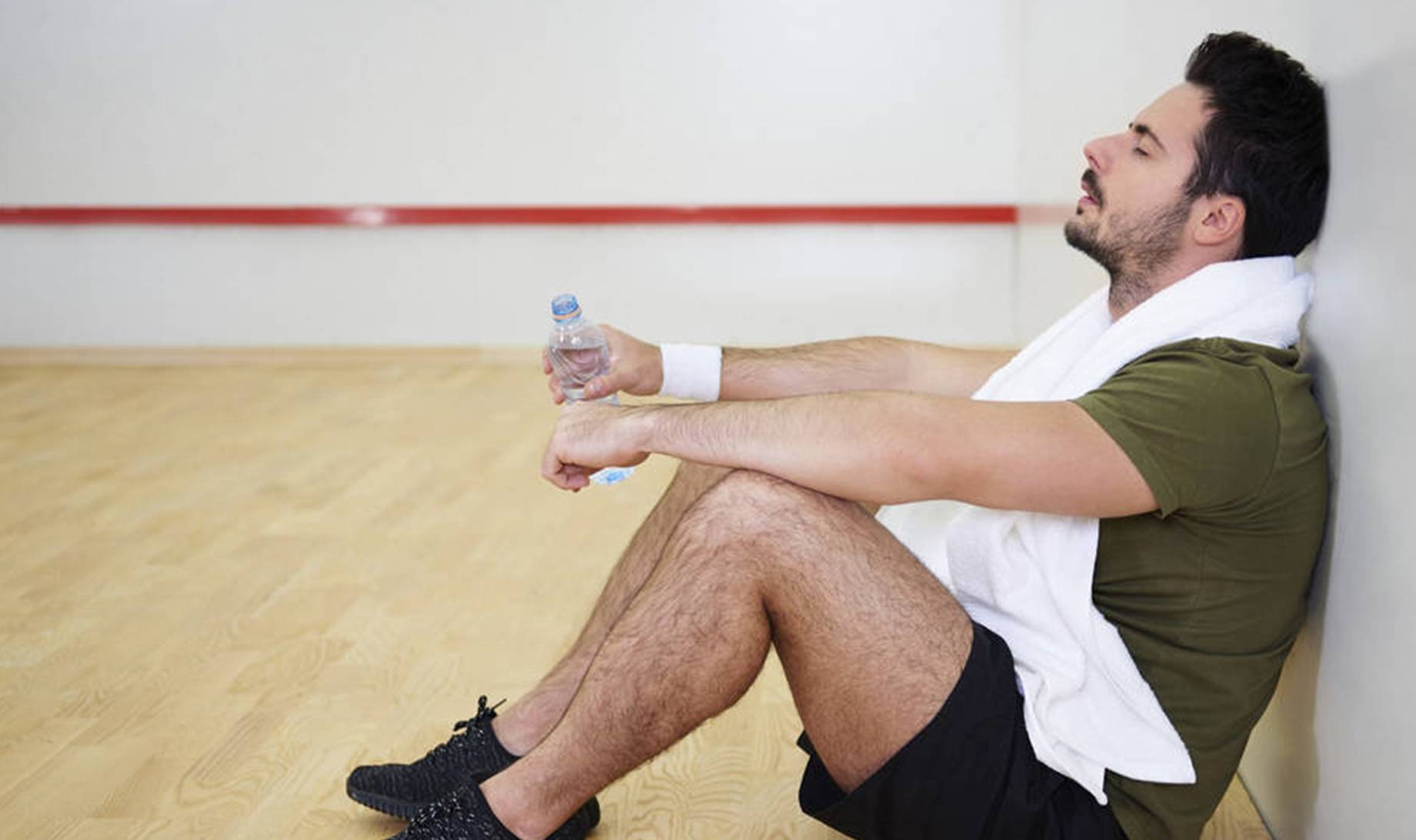 尿酸|高尿酸患者：身体若有4个异象，或是肾已被“伤透”，别再硬抗了