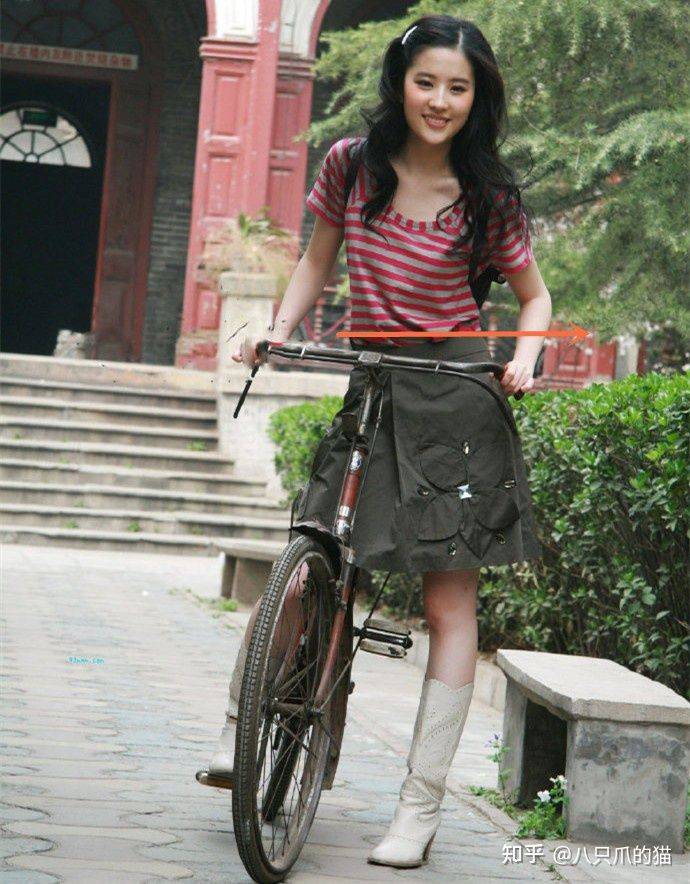 刘亦菲骑自行车图片