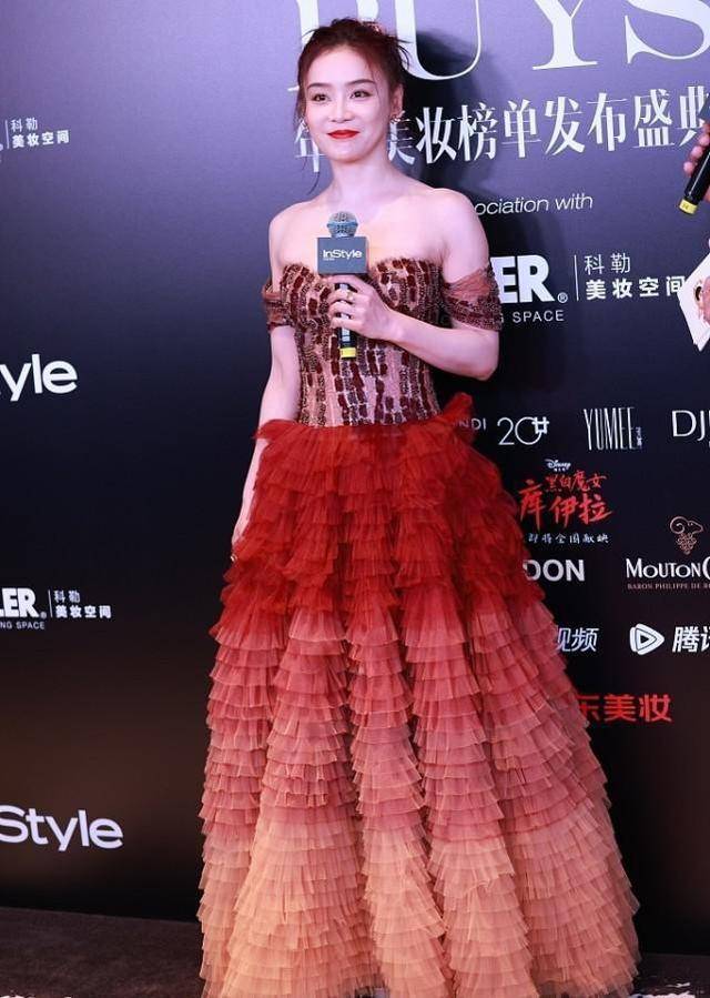 身材|袁姗姗的身材真没咋变，不秀马甲线也能看出身形，穿裙装挺高级