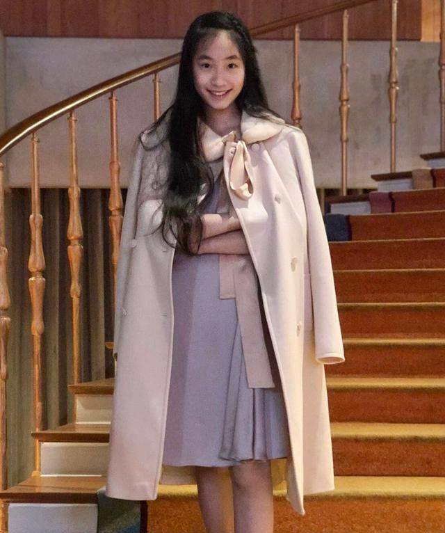 黑色|鲜少提及的二女儿,却在生日当天感动哭了小S,她才是真正超模脸