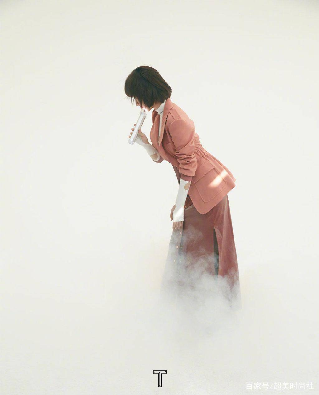 仙女|杨紫新杂志被曝抄袭王菲，瘦身轻盈换发型，看她如何走小仙女风？