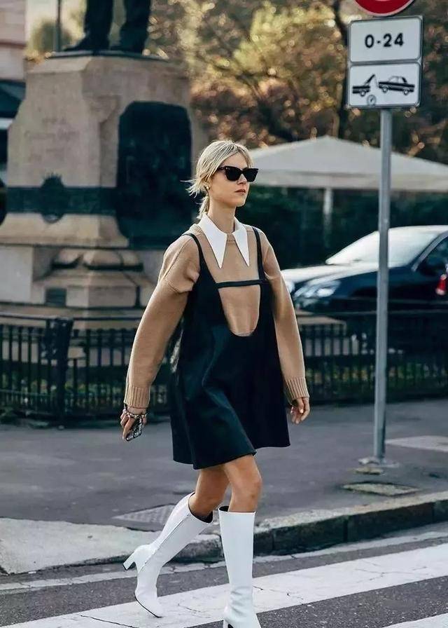 职场|长筒靴和半身裙的这套搭配会更加的职场化