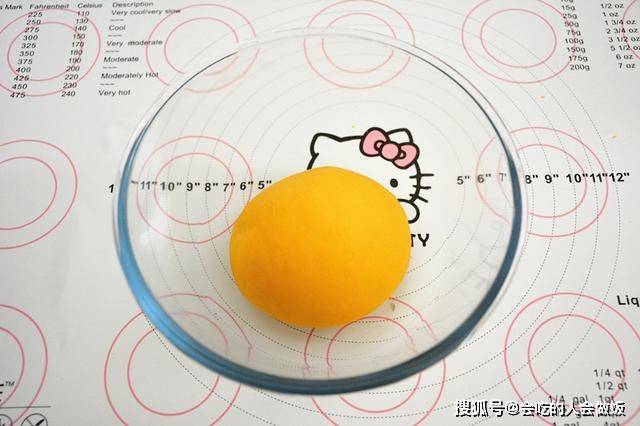 面團|松松軟軟，就和蛋糕一樣，小雞仔饅頭，手掌那么大，好吃好看