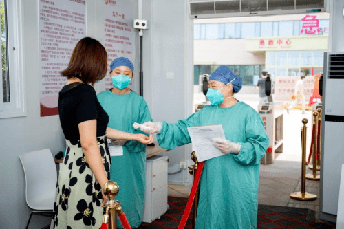 人员|西安国际医学中心整形医院色素痣诊疗中心杨国辉丨关注痣的变化