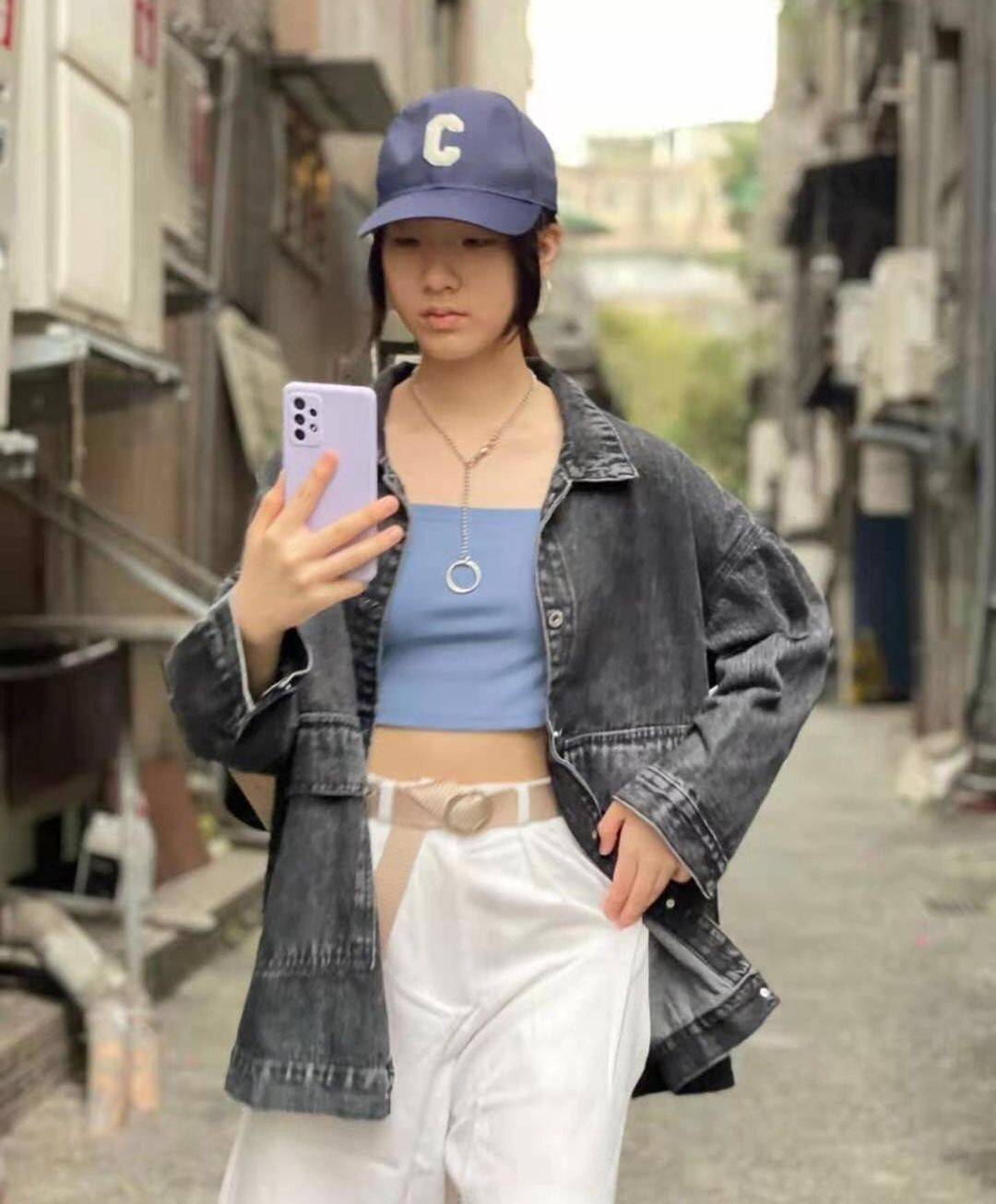 许老大|小s大女儿这次真的美到我！穿迷彩上衣炫耀细腰，身材连妈都羡慕