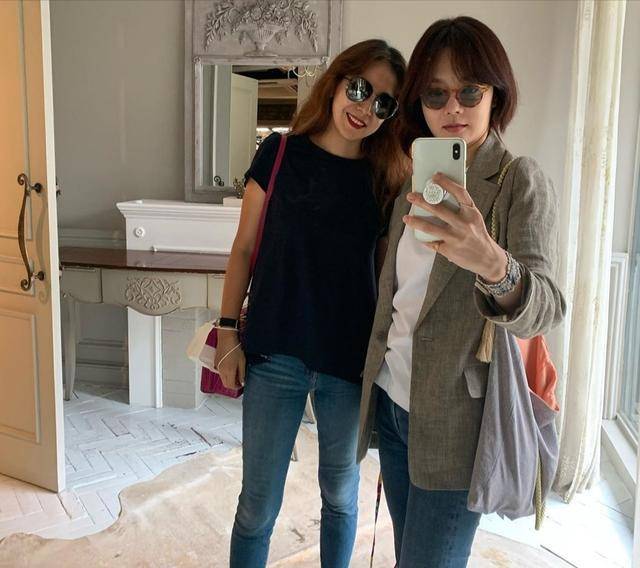 后首|41岁蔡琳单身后首晒母子照，跟儿子嬉戏，昔日辣妹穿衣变贤惠