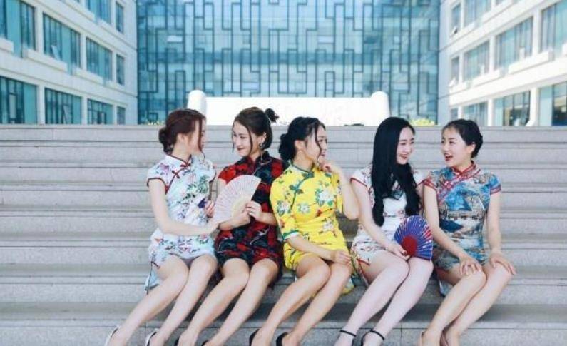 事情|大学生“旗袍毕业照”走红，男生比女生还妖娆，网友：这谁受得了