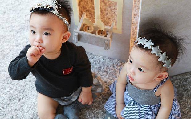 成长|双胞胎生下来就没穿过衣服，不是父母狠心，而是穿不得，这是为什么？