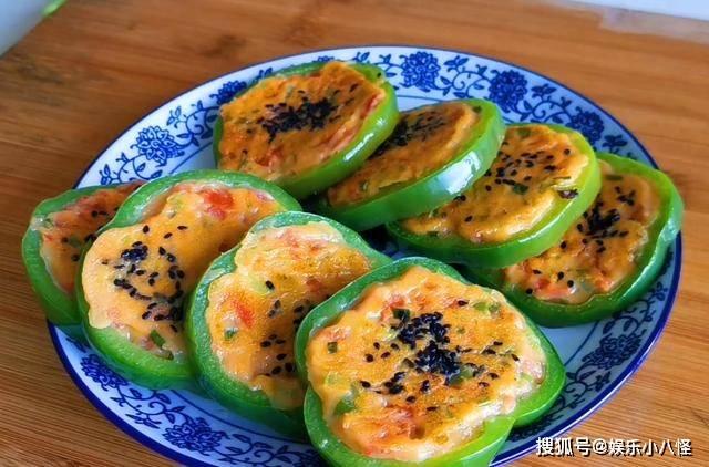 蔬菜|早餐新做法：2个青椒，2个西红柿，简单易做好吃又入味，真解馋