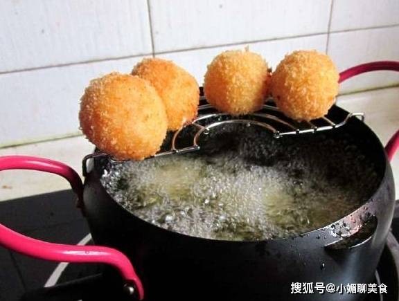 鸡蛋西红柿怎么做到拉丝 f9ee9c385a8f43368201aa34c7fc5587.jpeg