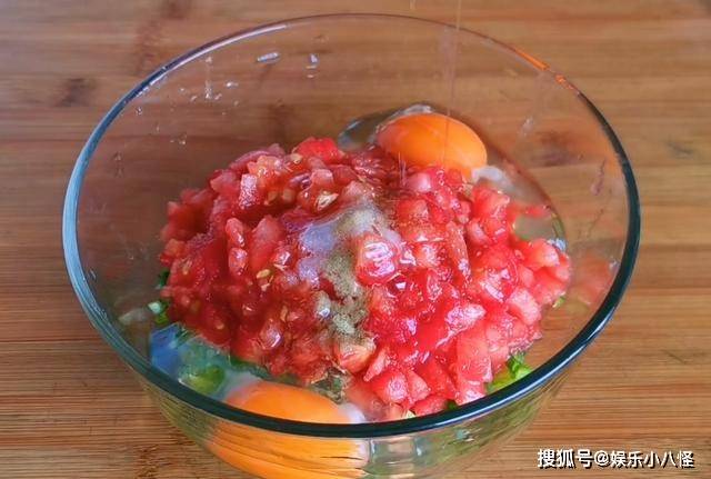 蔬菜|早餐新做法：2个青椒，2个西红柿，简单易做好吃又入味，真解馋