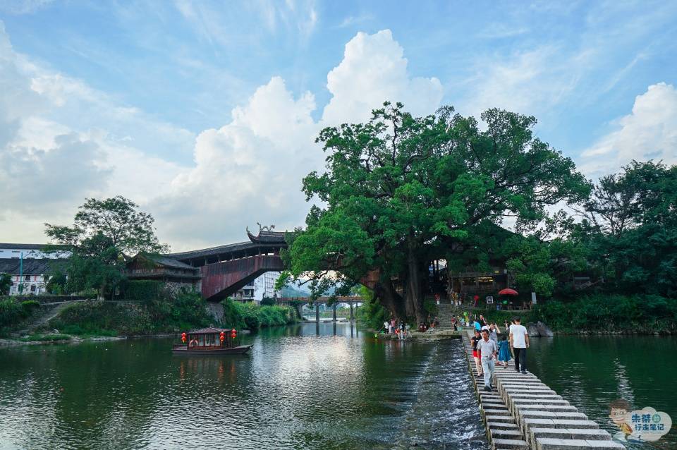 敞开大门|浙江一景区走红后，每年到访游客数百万，却继续敞开大门迎接游客