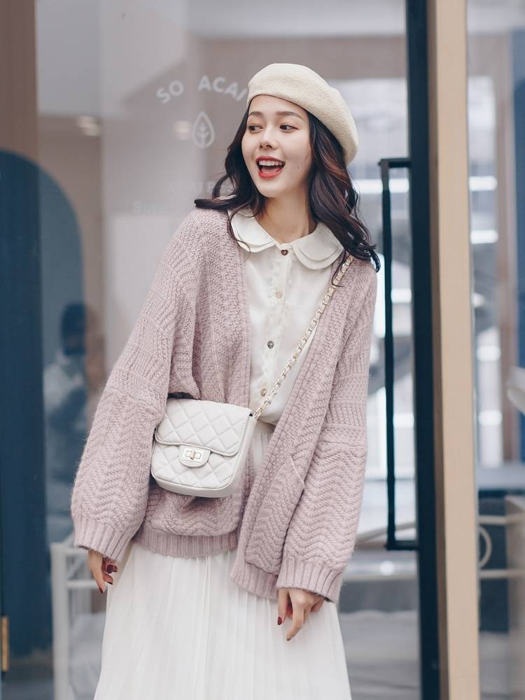 卫衣|气质女人秋天都不会乱穿衣，用卫衣搭配百褶裙俏皮灵动，活泼减龄