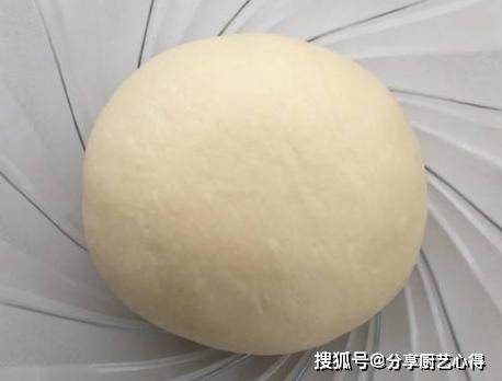 做法|教你一款小零嘴，一碗面粉半碗水，做着省事吃着酥脆，哄孩子管用