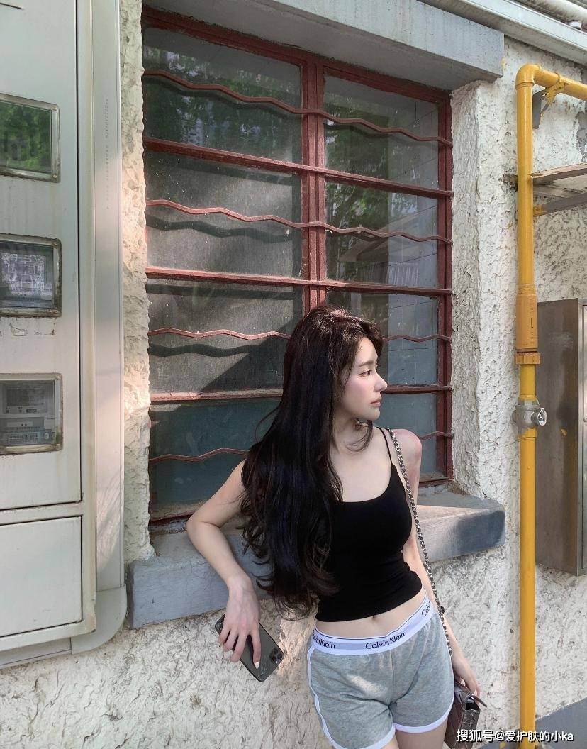 颜色|“纯欲风”女生太好看了!清纯又气质,还很撩人,夏天yyds