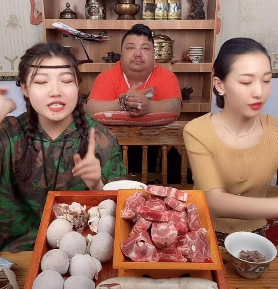 事件|吃肉不吃蒜香味少一半，泡泡龙事件过后，某吃播现场昏睡让人忧心