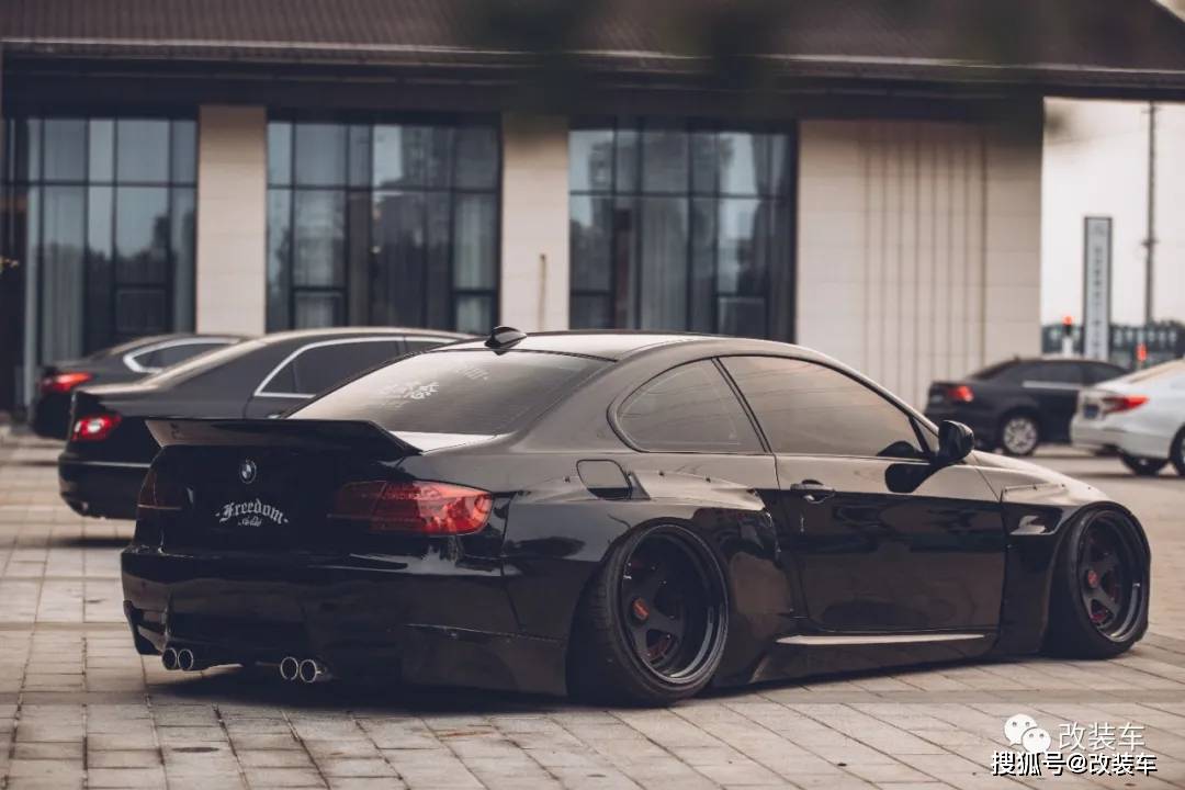 辽宁车友的宝马e92逆向改装 先选宽体后挑车你学到了吗 姿态