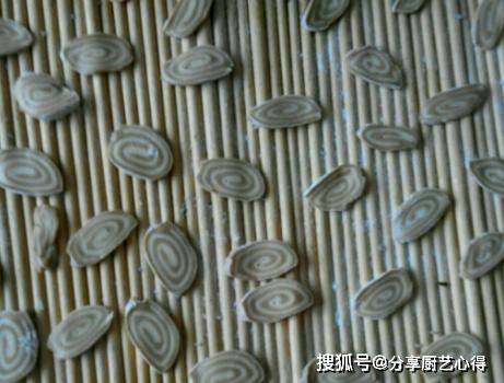 做法|教你一款小零嘴，一碗面粉半碗水，做着省事吃着酥脆，哄孩子管用