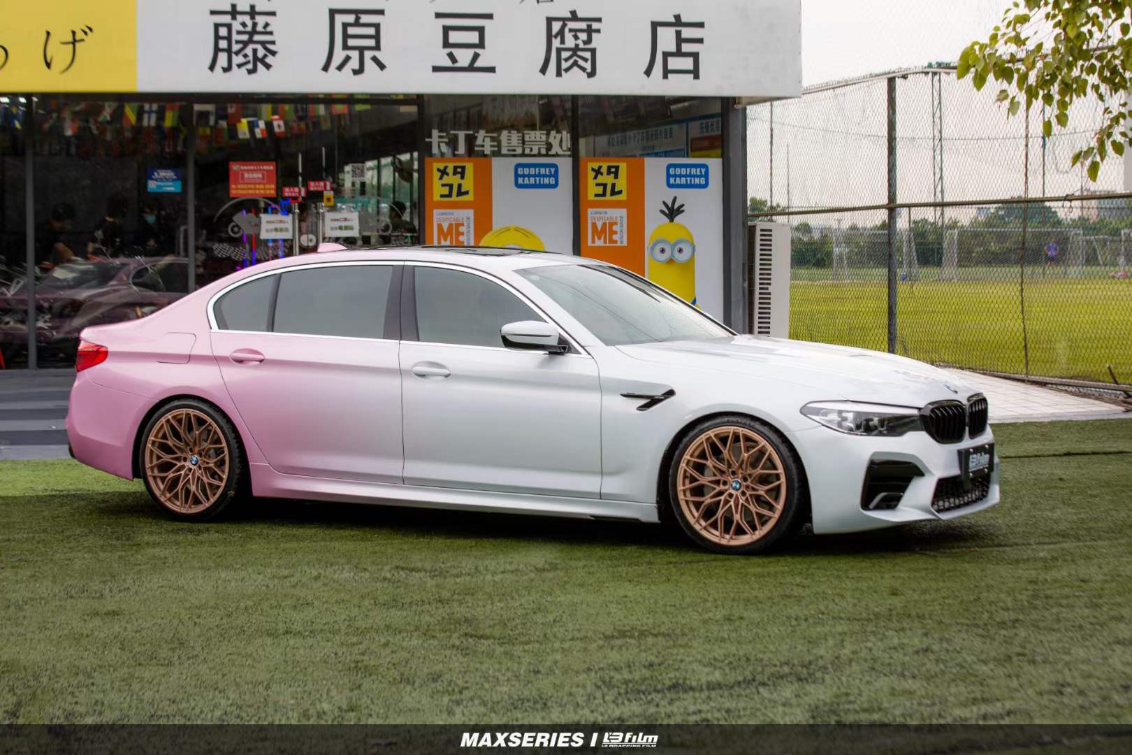 lbfilm改色膜团队研发预售宝马5系全新镭射渐变定制款