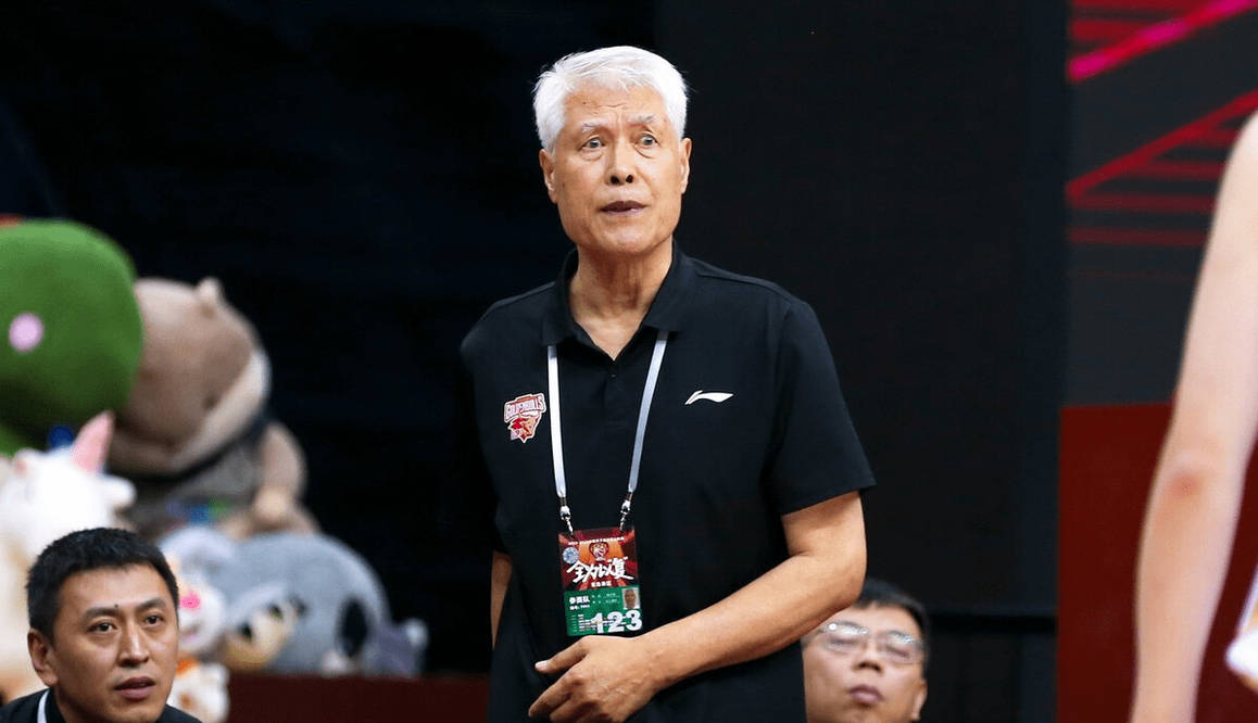 总决赛g1两大疑云,杜锋葫芦里卖的什么药,蒋兴权给杨鸣什么建议!_比赛