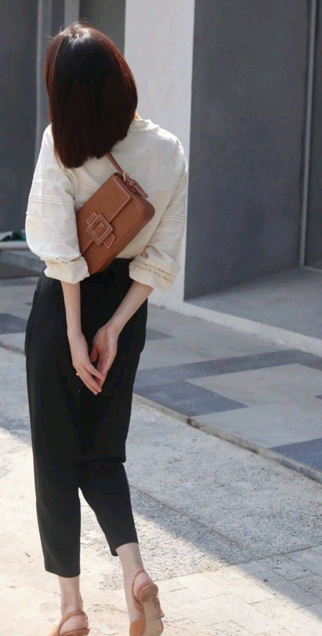 服装|只要穿对了,就能轻松成为精致的女人,与年龄无关