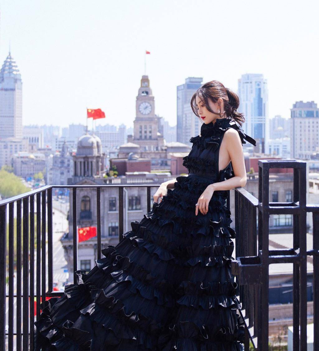 细节|baby时尚资源太好,上综艺也要穿高定礼服,还是2021当季新款