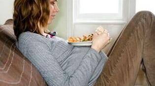 子宫|育儿说:孕4个月准妈妈有什么感觉?孕中期妈妈4大注意事项莫忽视