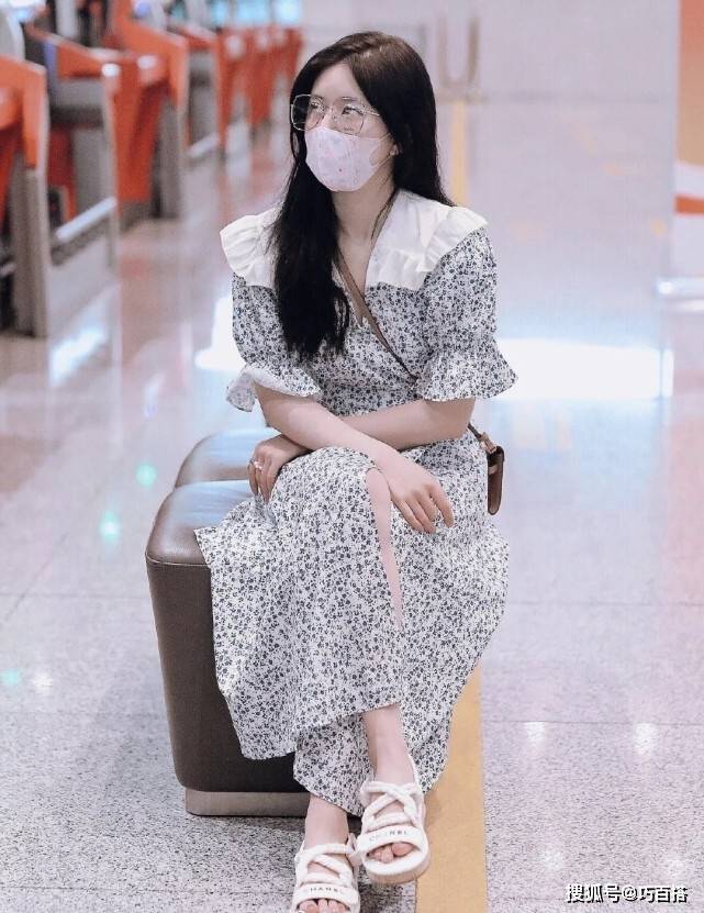 季节|偶尔换种穿衣风格的赵露思还是很可的，温婉大方，辨识度很高