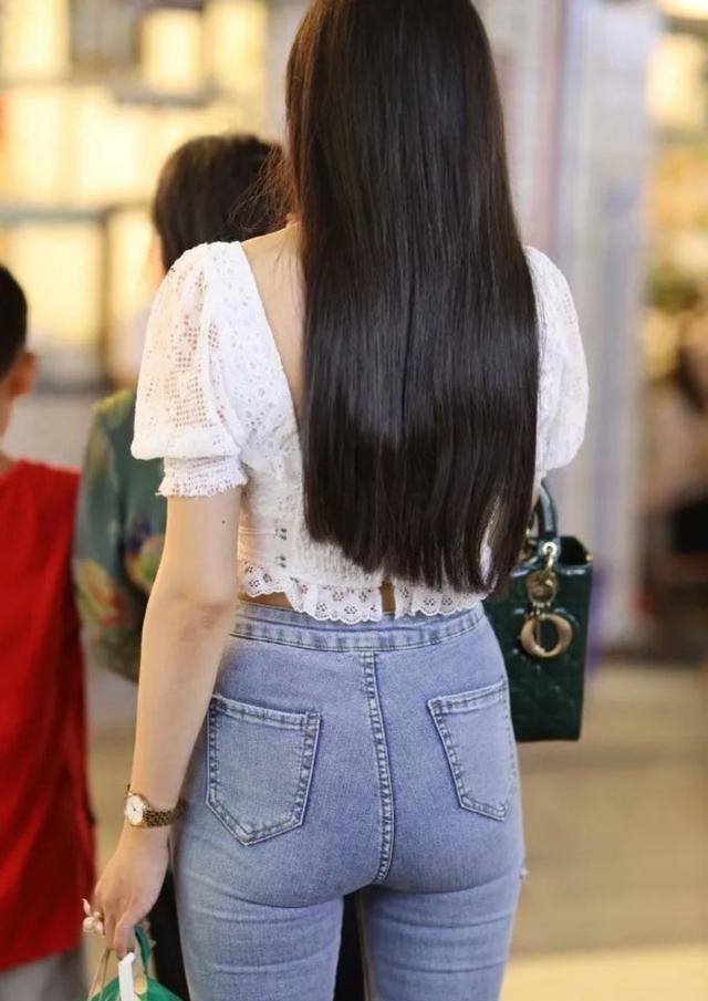 身材|被称之为“美女”的姑娘，不仅看上去顺眼，而且喜欢穿打底裤