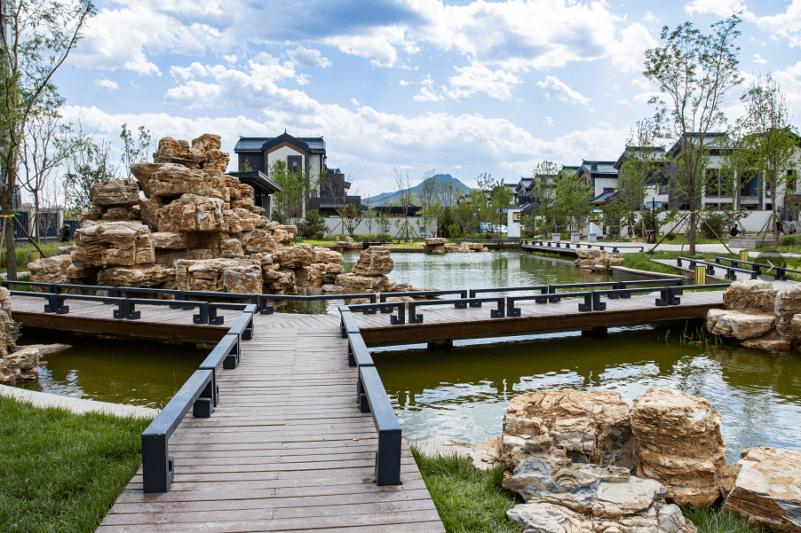 华中小镇业主文苑白石山居窗外