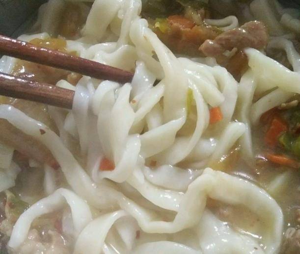 因为|四位阿姨来幼儿园应聘做饭,一人做一种面条,你准备录用谁呢?