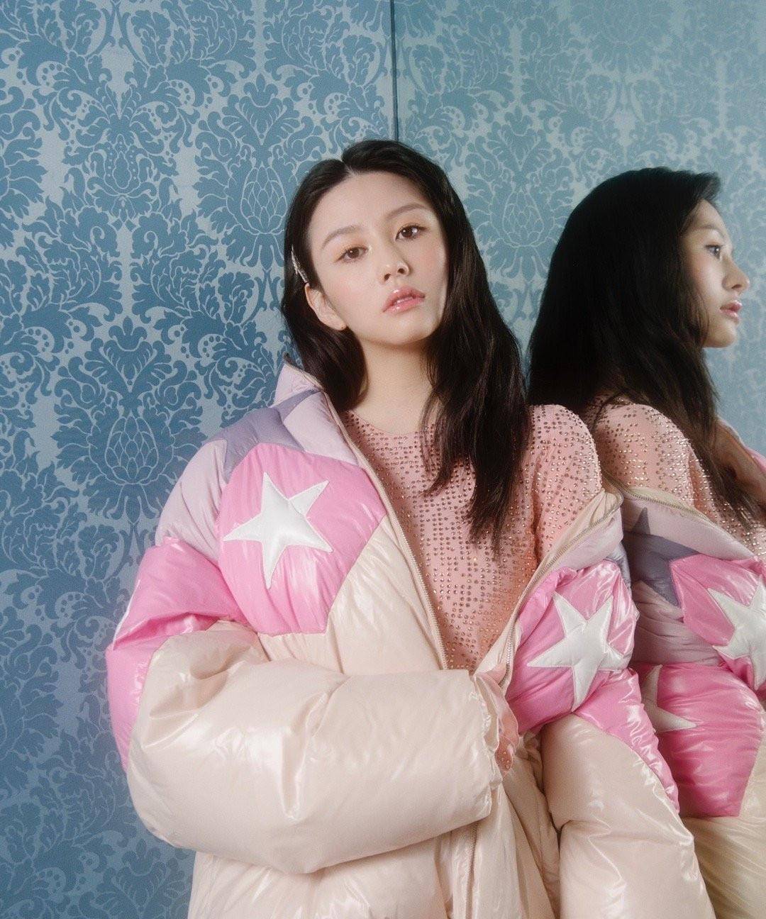 设计|青出于蓝胜于蓝，邱淑贞女儿晒美照，名媛风打扮比妈妈还要时尚