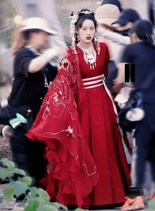 赵露思|?最新女星古装路透：热巴红赵露思红衣比美，看到鞠婧祎我沉默了