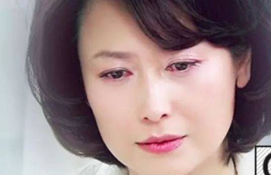 出道39年从无绯闻,二婚嫁入豪门至今无子,今55岁仍受宠_左翎