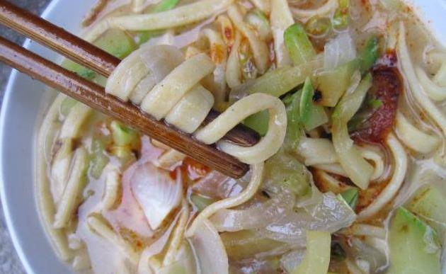 因为|四位阿姨来幼儿园应聘做饭,一人做一种面条,你准备录用谁呢?