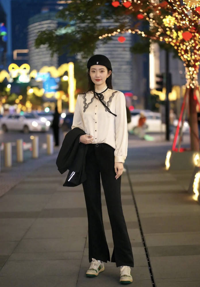 皮鞋|腿粗女孩快脱掉小脚裤吧，今年“西装裤”正当红，百搭高级又显瘦