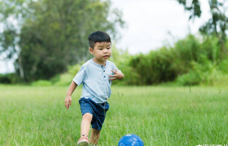 后天|揭秘孩子身高遺傳公式，父母把握30%后天因素，寶寶猛長高個子大長腿