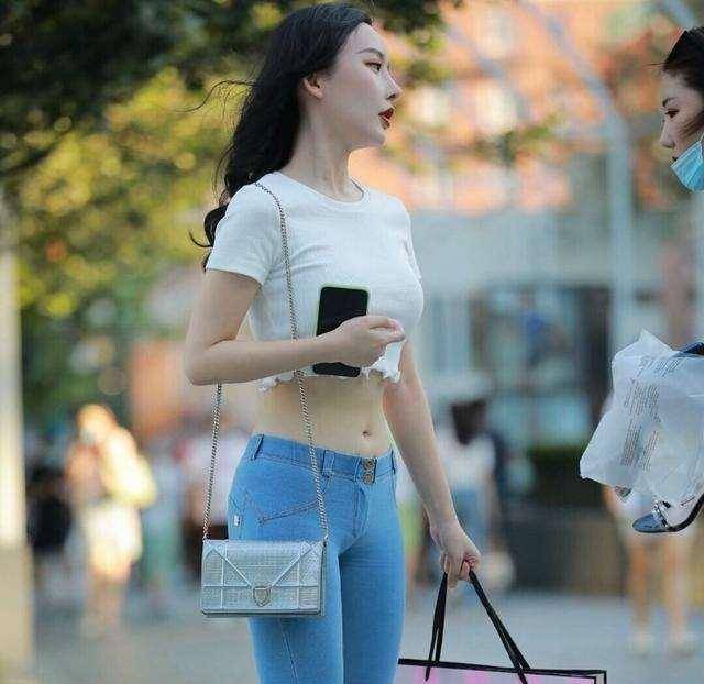 颜色|魅力动人的打底裤装扮很有时尚感，展现你的靓丽气质，贴合身材