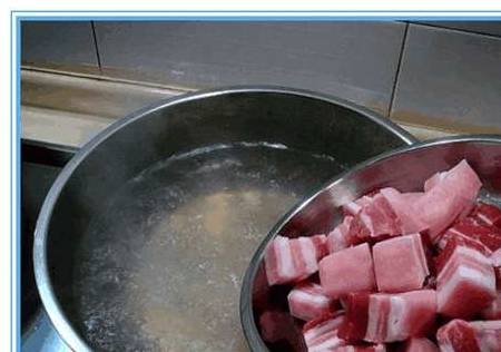 做法|老抽上色红烧肉易发黑,早该换成它,多加一步红亮发光、肥而不腻