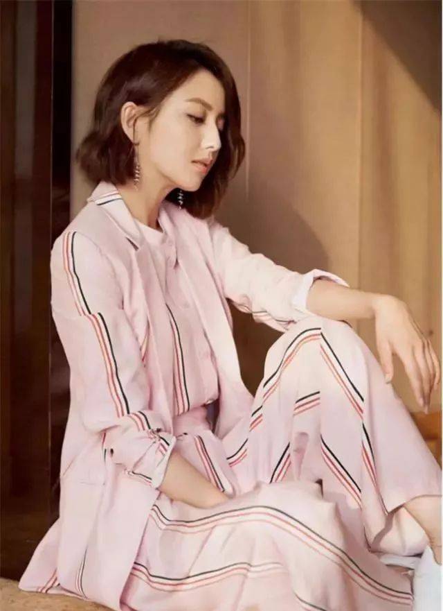 卫衣|女人穿衣“在精不在多”，学习穿搭，减龄又知性。