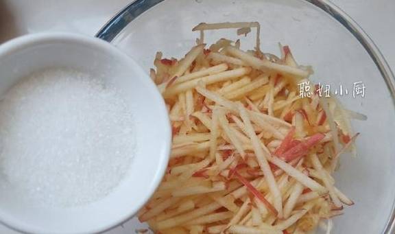 营养素|家里有苹果和鸡蛋，试试这样做成饼，不用发愁孩子不吃早餐了