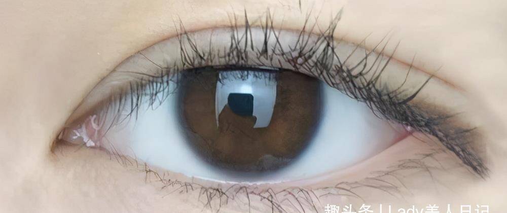 高手|鲜艳色廉价？别冤枉它！懂它的“挑选+穿搭”，配色高手非你莫属