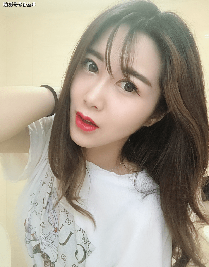 原创年纪大了随缘直播舞帝静静若跳槽就一个标准无签约时长的公会